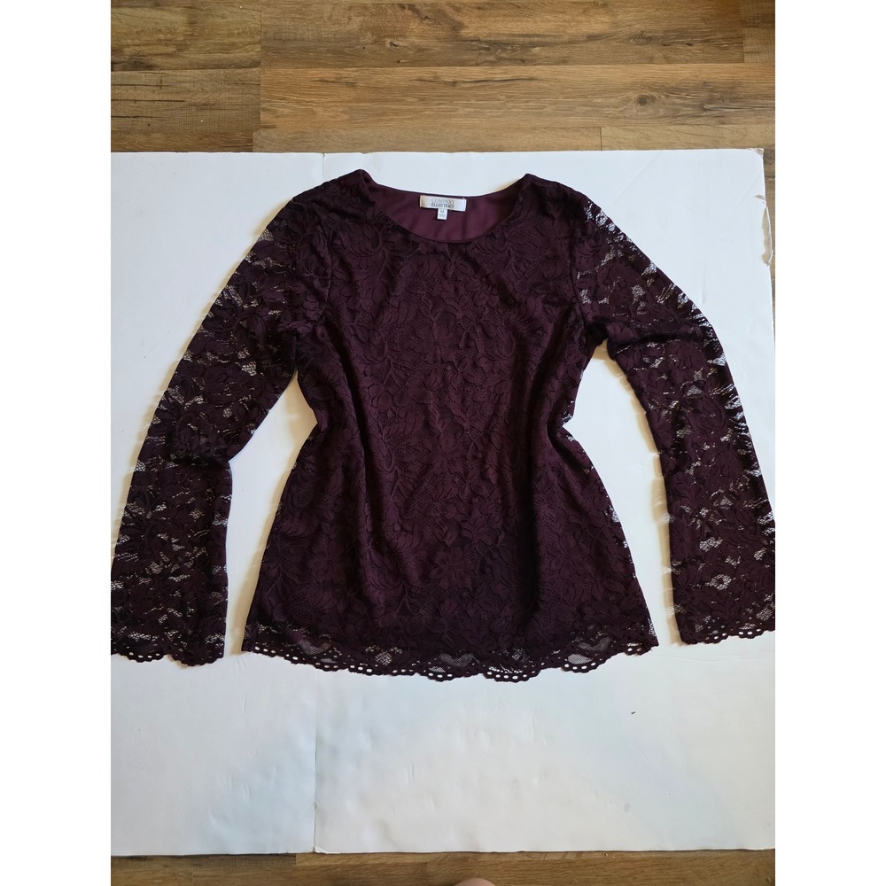 Company Ellen Tracy Top M Burgundy Floral Lace Bell Sleeve Scallop Hem Blouse
